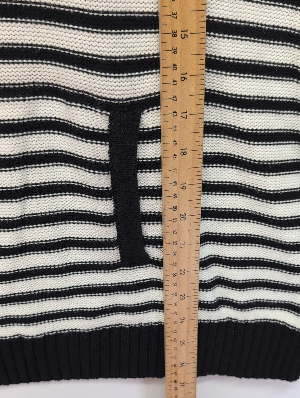 131.Ralph Lauren Black and White Striped V-Neck Hooded Sweater - Picture 4 of 7